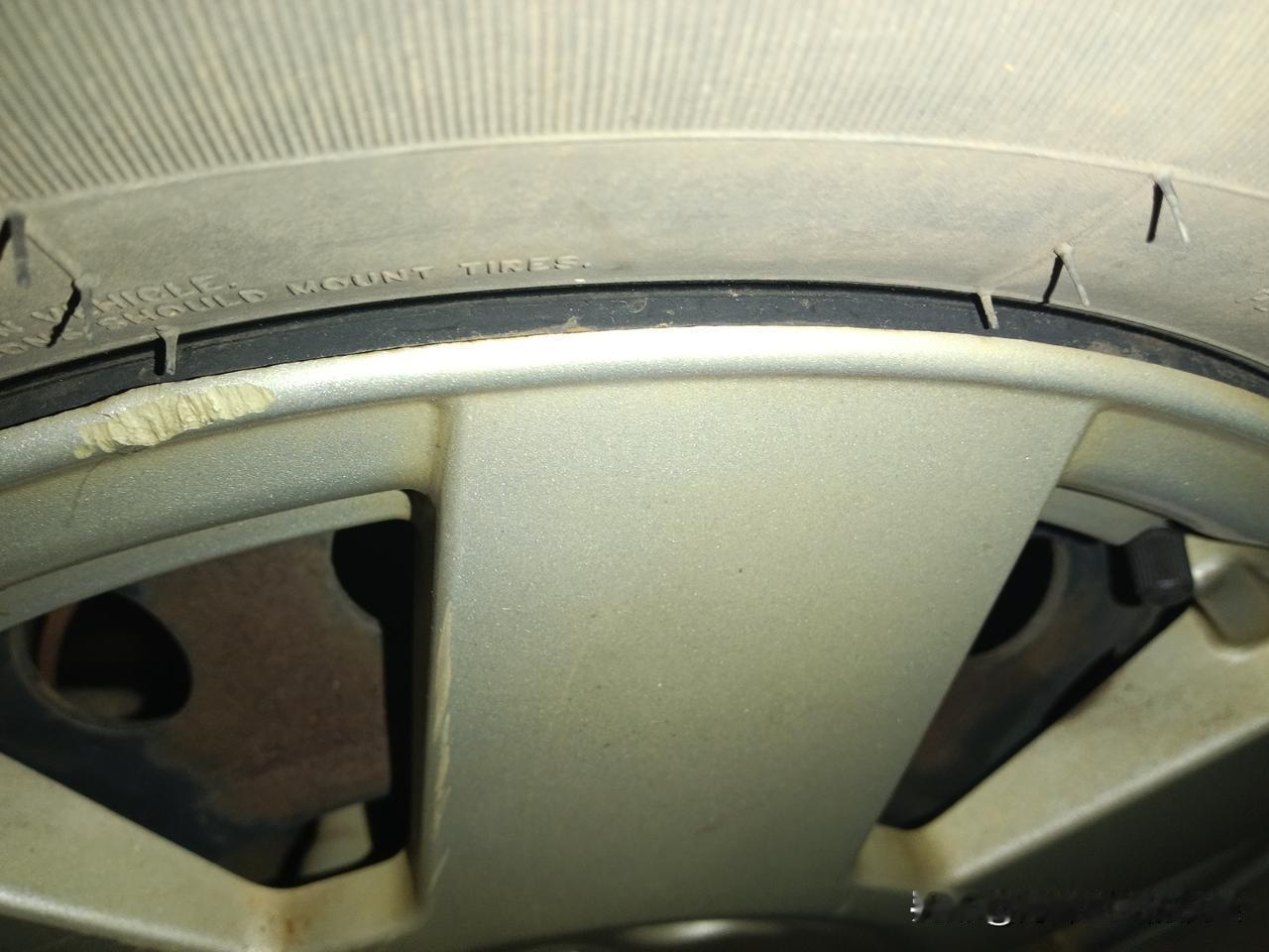 13年的比亚迪F3，轮子边缘与轮毂有缝隙，这有必要修吗？做校准一个得200块，还