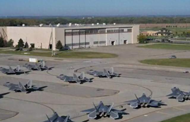 中国追上来了，美批量制造F-35，技术优势已不在，要靠密度取胜？