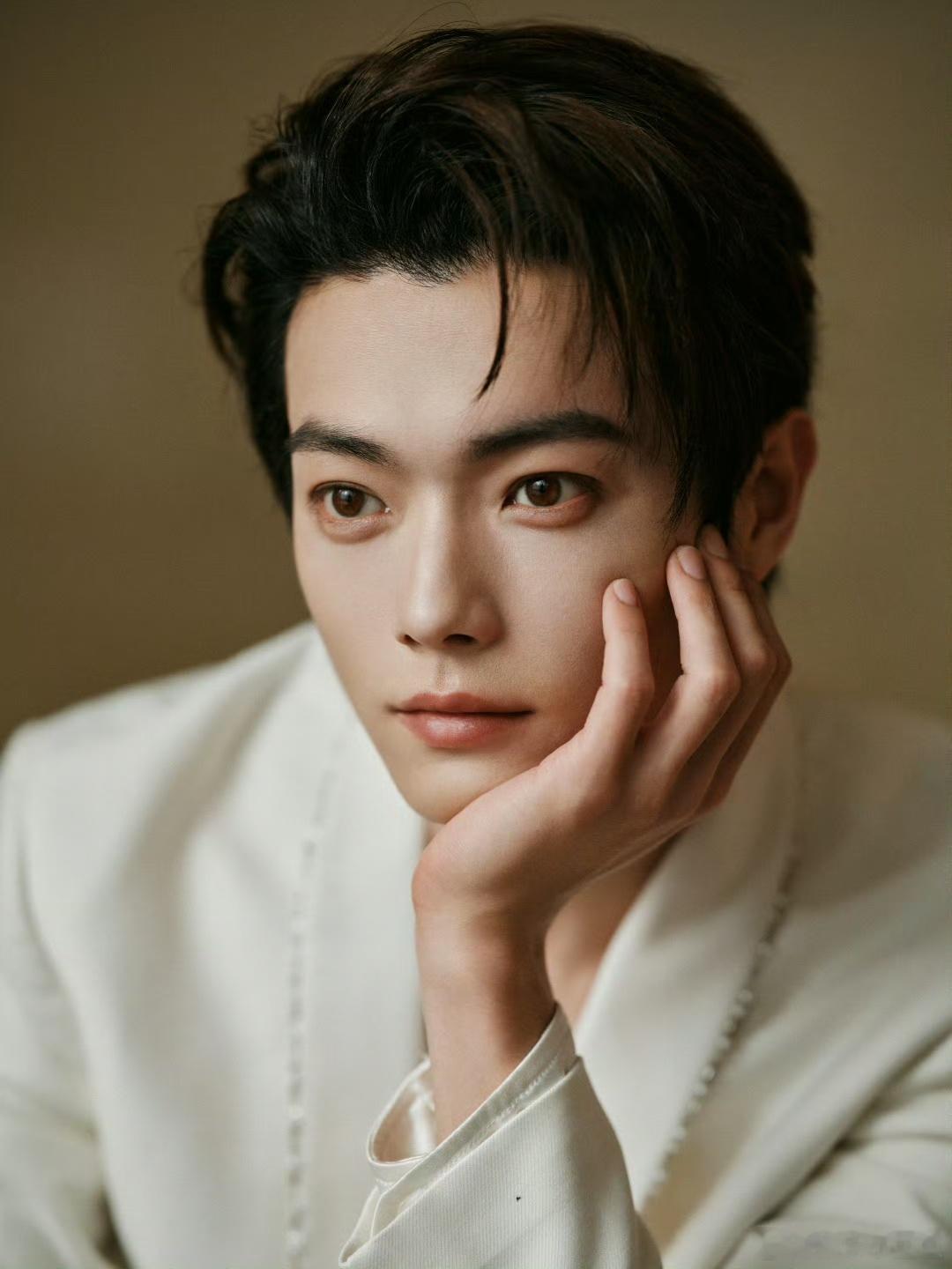 内娱出真人版猫和老鼠了方圆八百米定档 哇哦！《方圆八百米》定档，这简直是内娱给《