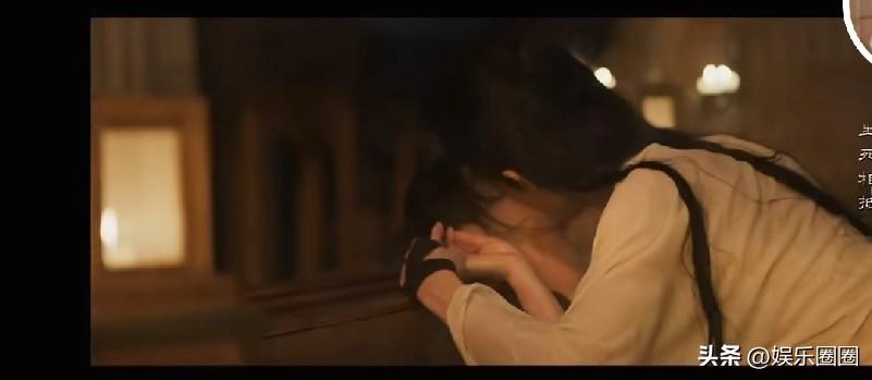 这套拍出来了，浴池里女的是黑色，男的是白色。第二天两人的衣服对换过来了