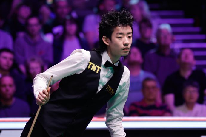 斯诺克：2025英锦赛正赛第二日，吴宜泽险翻车晋级16强！
北京时间11月30日