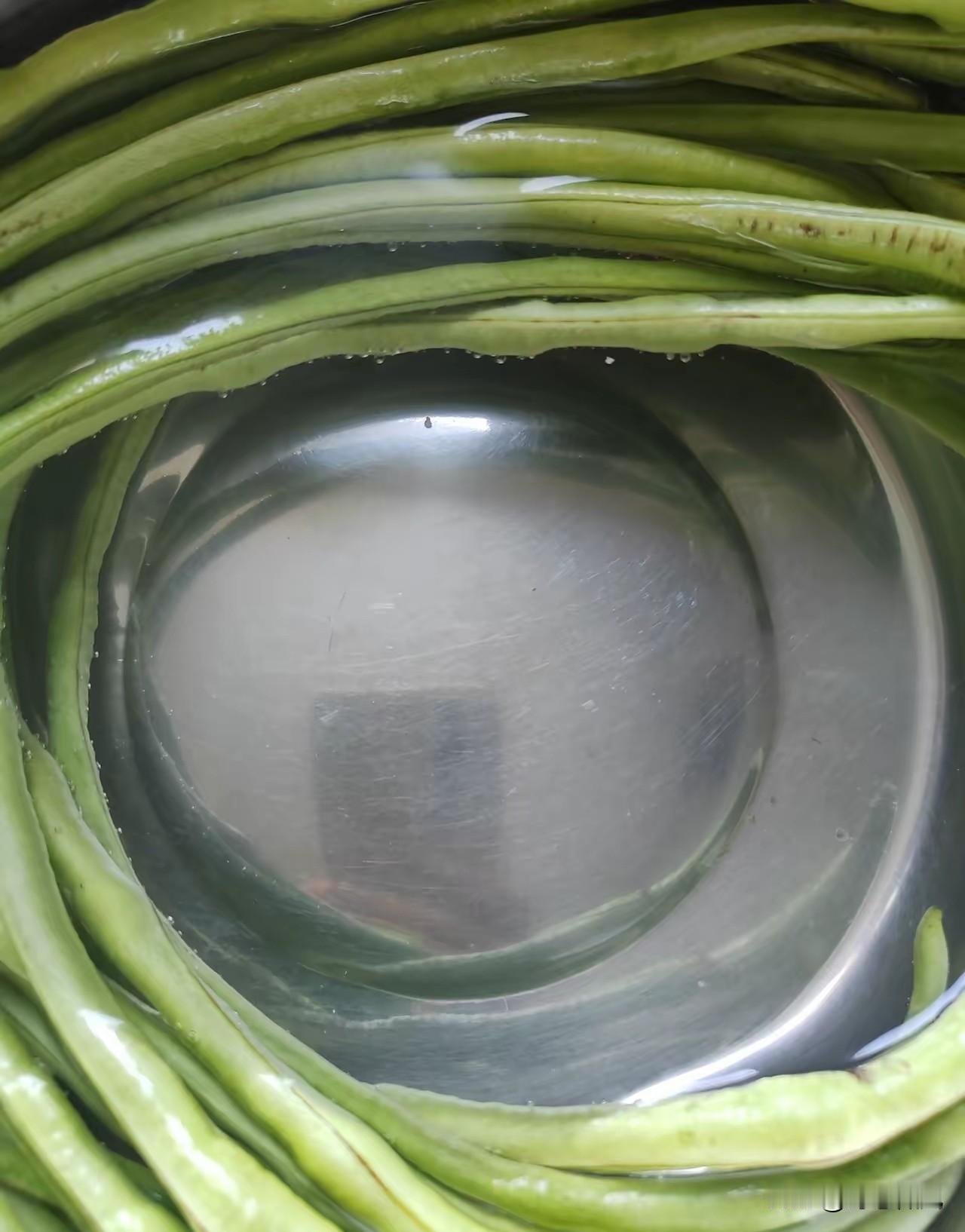 闺蜜老公是医生，出轨了护士，我们让她离婚，她不离，还说：只要我装作不知道，我就是