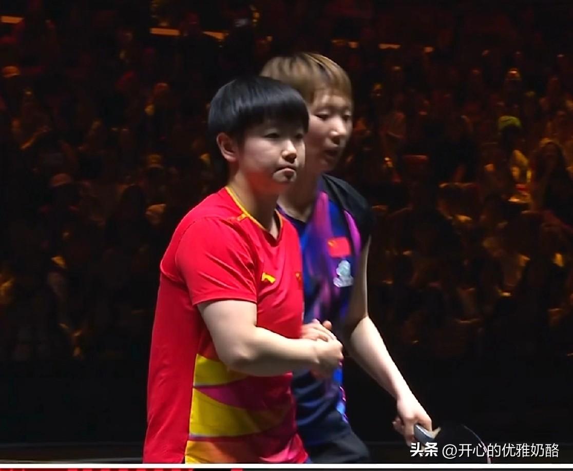 莎莎和曼昱决赛开始了，现场支持率有变化。
之前都是莎莎支持率高，今天是王曼昱支持