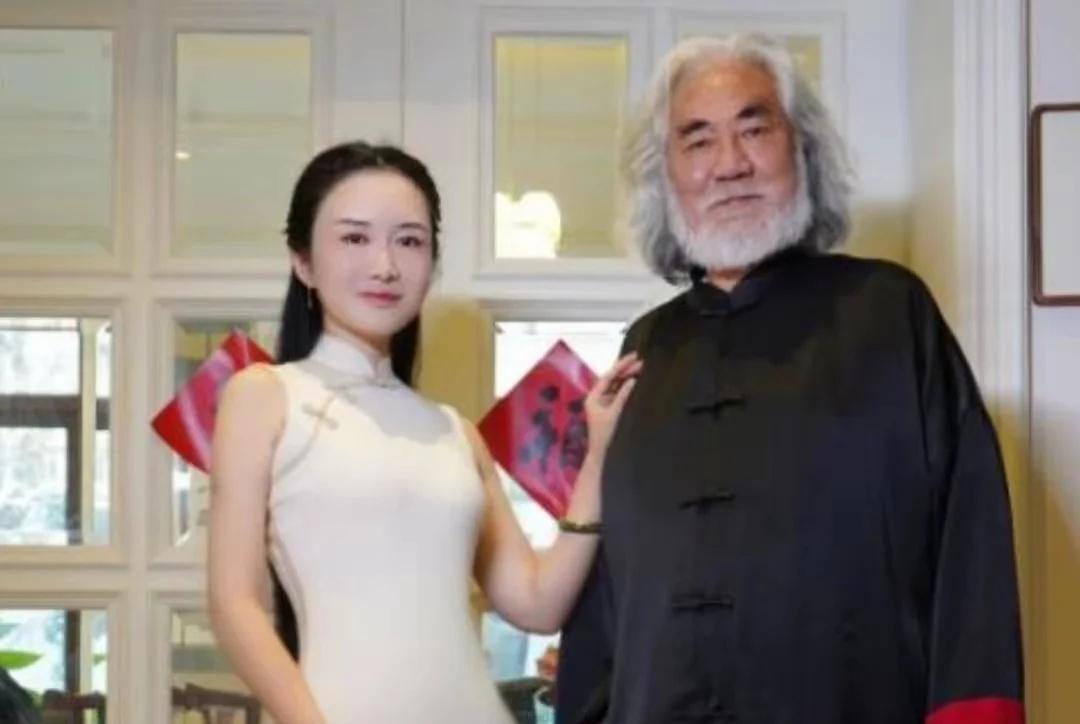 张纪中前妻甩出“铁证”，将其再度推上风口！若证据属实，其可能面临法律追责。这场持