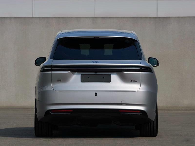 理想L8变成大5座了，曾经L8是理想ONE的继任者价格尺寸相当，而L9是尺寸价格