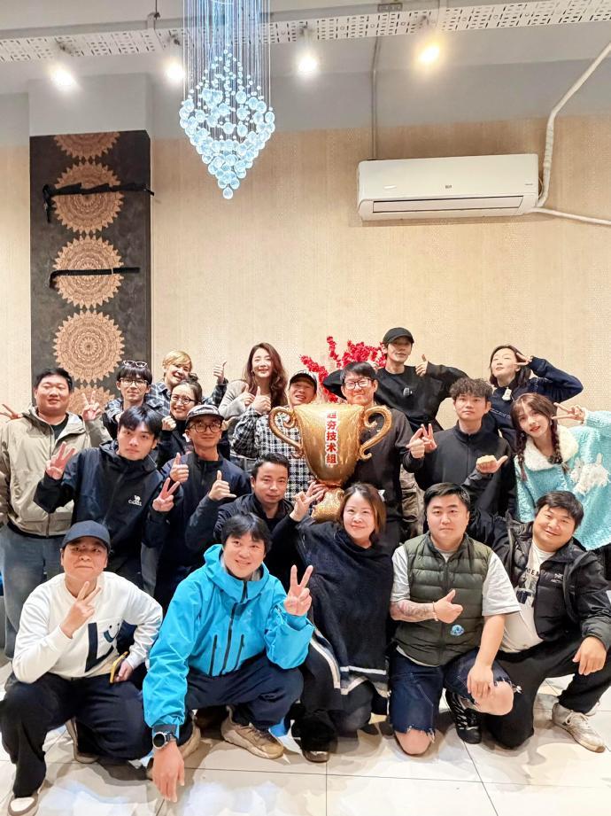 花儿与少年8全员大合照花儿与少年8杀青 一路走过山海风光，花儿与少年第八季顺利收
