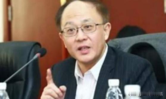 中美“差距”究竟在哪？邱震海语出惊人：“中国辛辛苦苦在14亿人中培养人才，老美是