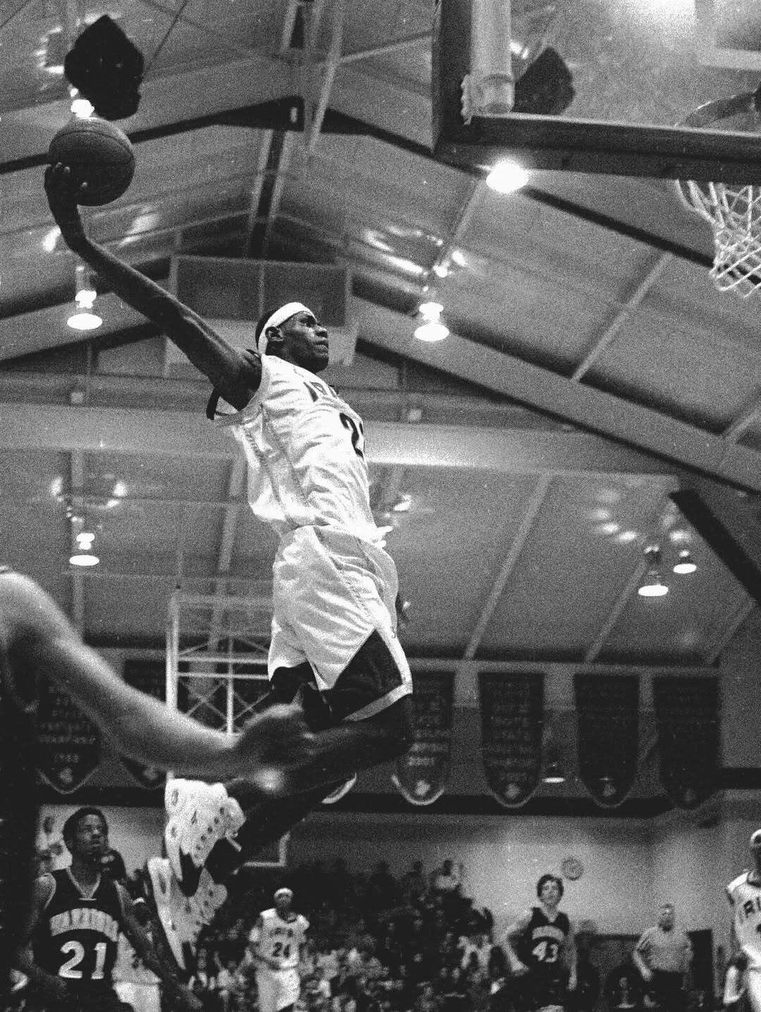 篮天下 Black & White，黑与白⚫️⚪️Images via trip