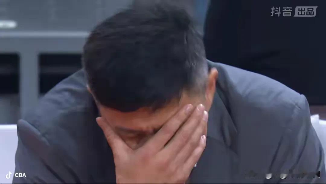 为什么广东队主场被福建队逆转翻盘？
杜锋跟宏远老板说，常规赛第5比第4好。常规赛