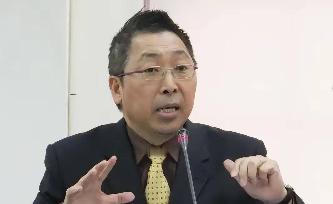 近日，台湾名嘴唐湘龙对一名不愿意承认自己是中国人，只说自己是台湾人的青鸟说

有