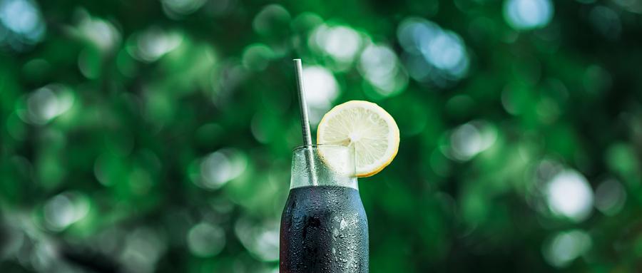 养女儿的妈妈要注意了：
 
1、多给女儿爱和关怀，这个太重要了，很多父母觉得给钱