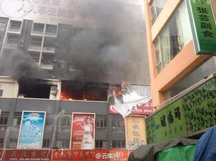昆明一批发市场突发火灾，消防迅速响应控制火势

2024年10月3日8时许，一场