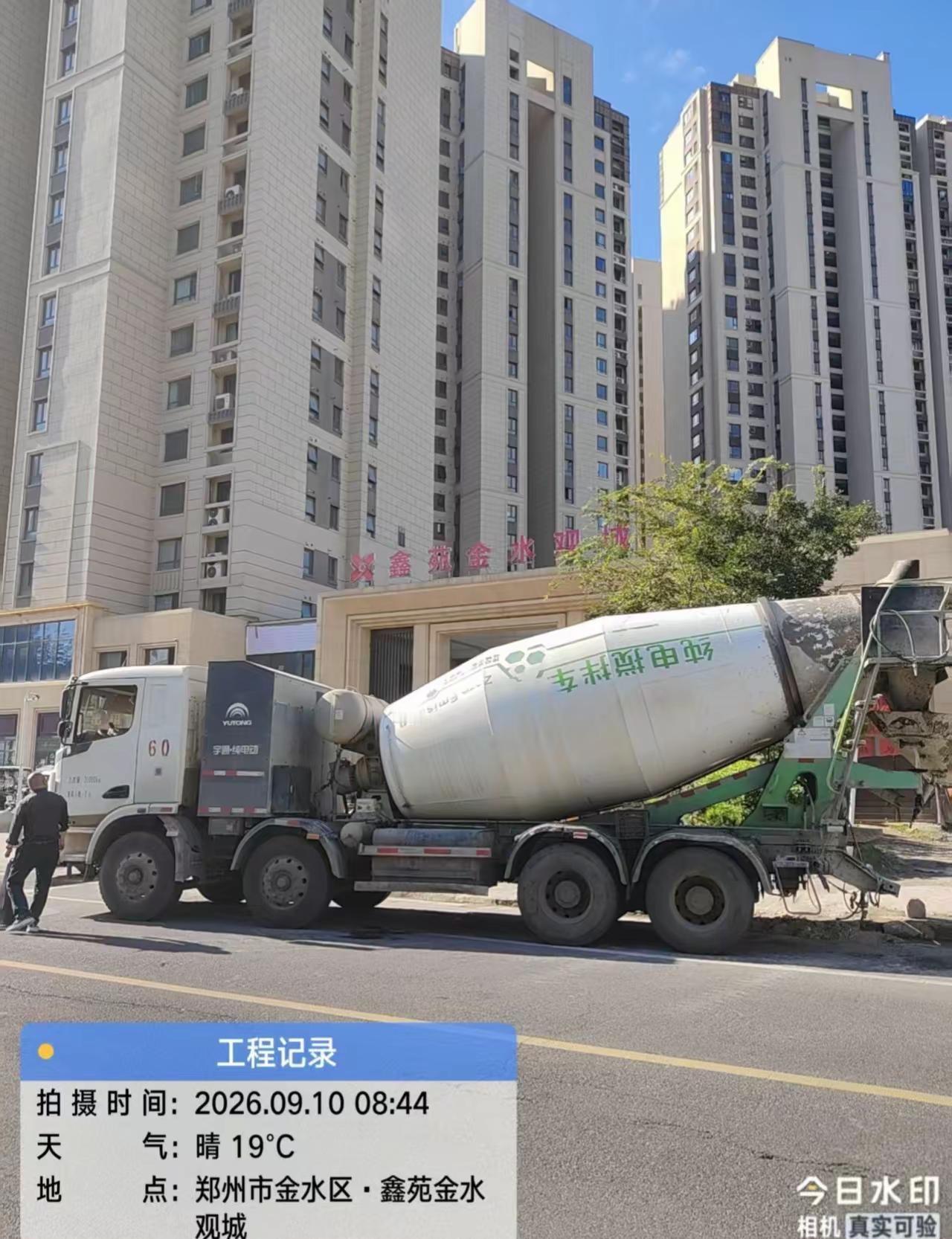 400个买的房子地下室终于开始动工了。。。。。。服了。。。但是可喜可贺看到点希望
