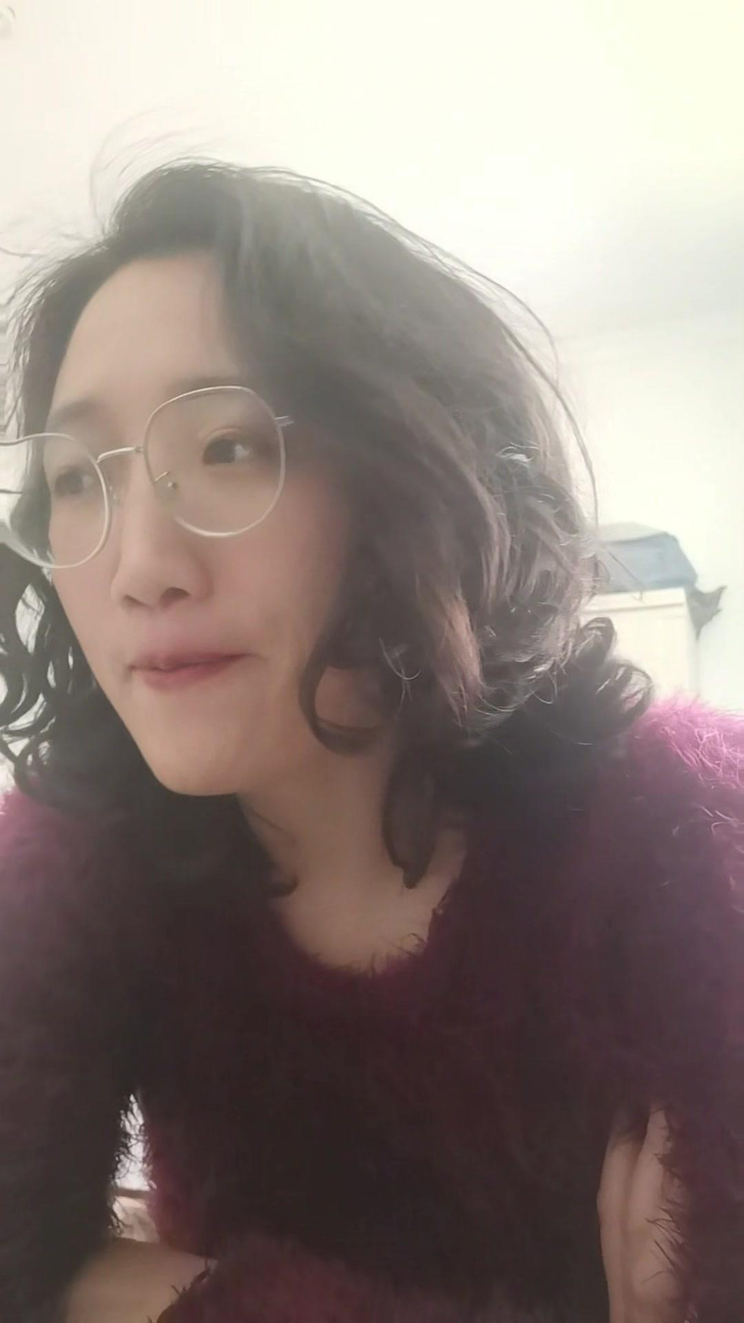 作为全职妈妈，一定要守住自己的小世界！我的一个女性朋友，生完孩子后做了全职太太，