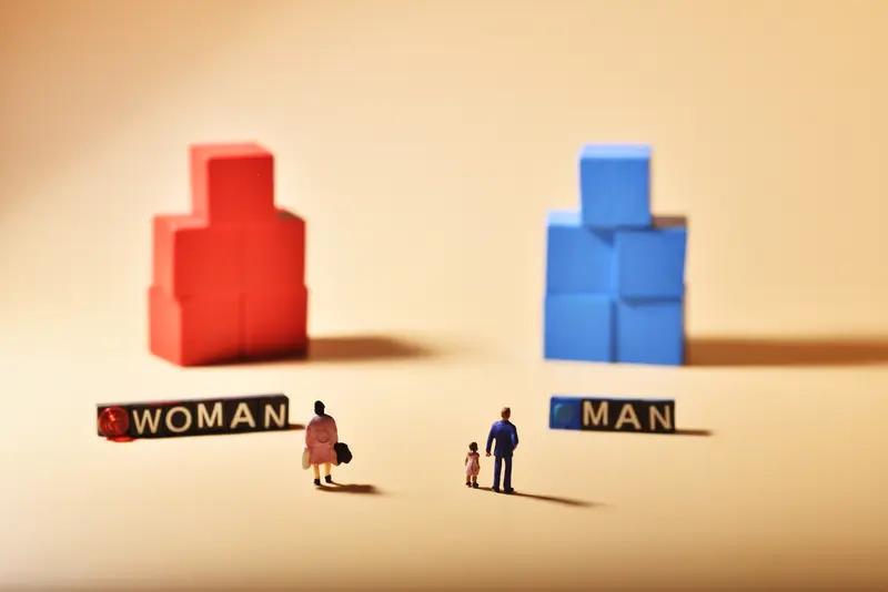 拿女儿挣的钱给儿子买房你怎么看? 拿女儿挣的钱给儿子买房，这妥妥的重男轻女啊！现