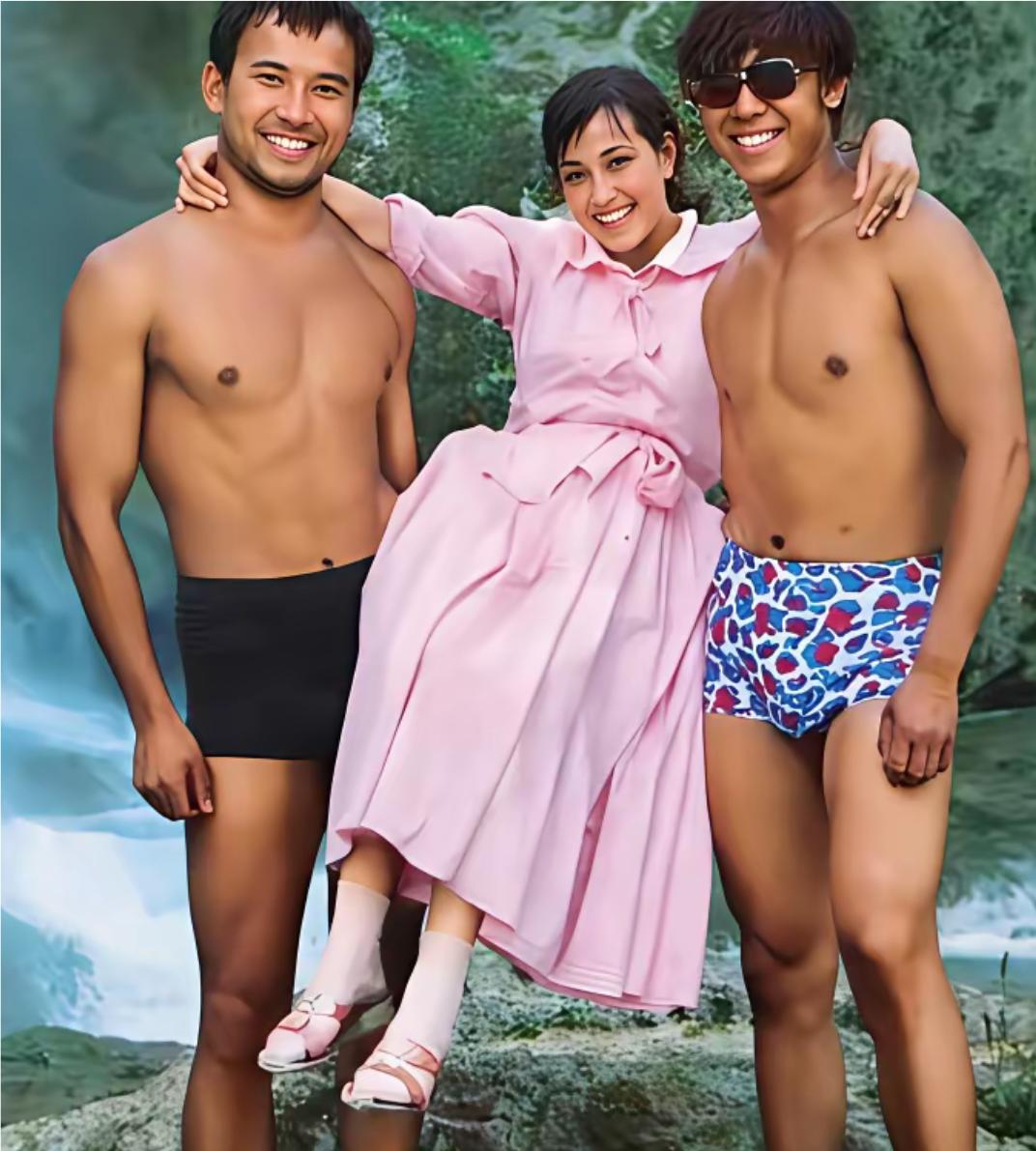 有谁认出中间穿着粉色长裙是谁？