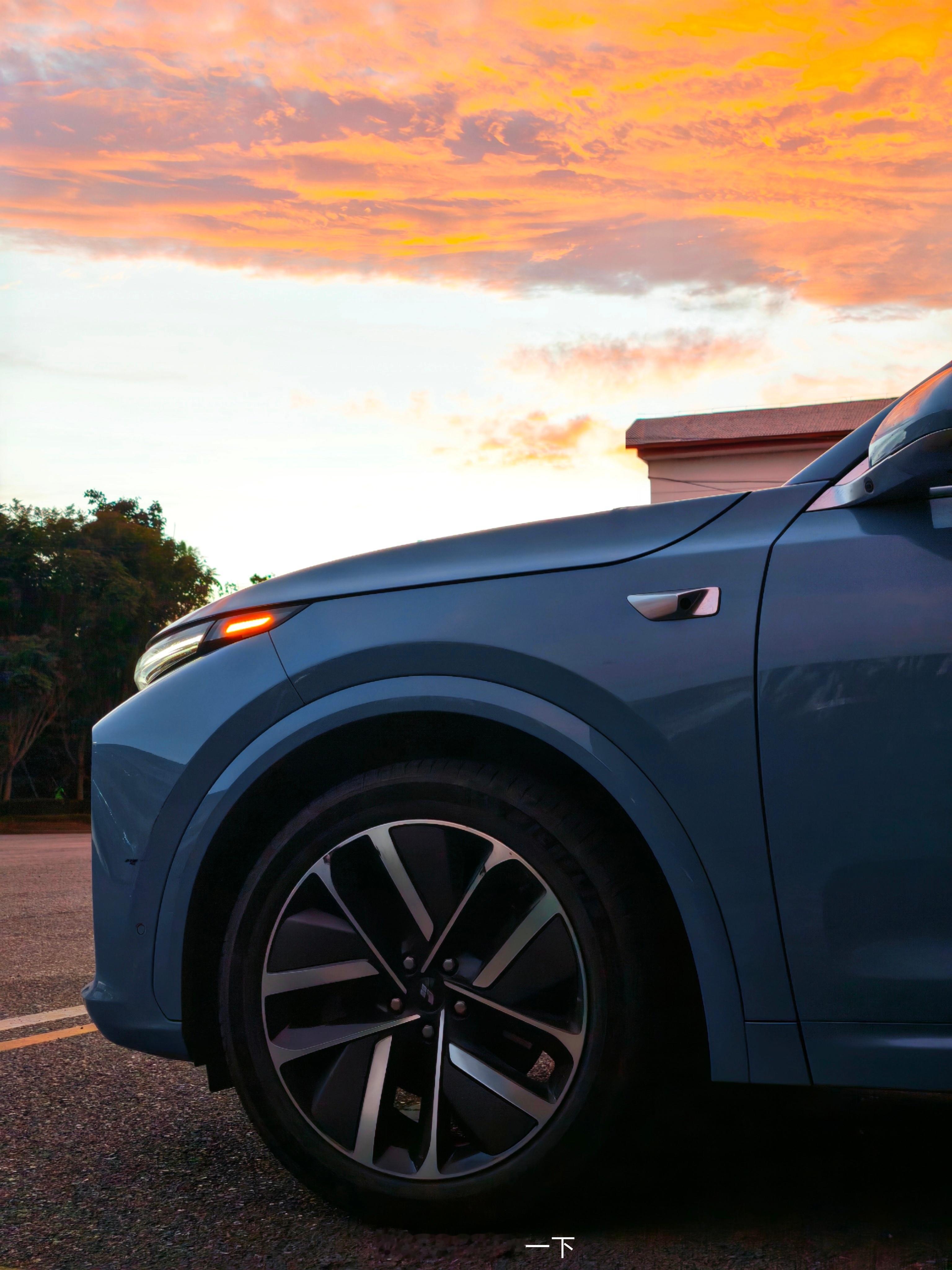 早鸭！我给理想L7 Max拍的这张晚霞如何？打钱！ 大理