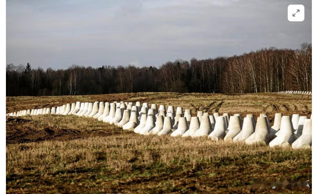 波兰版马奇诺防线。反俄先锋波兰正在其与白俄罗斯边境，和俄罗斯加里宁格勒州接壤的边