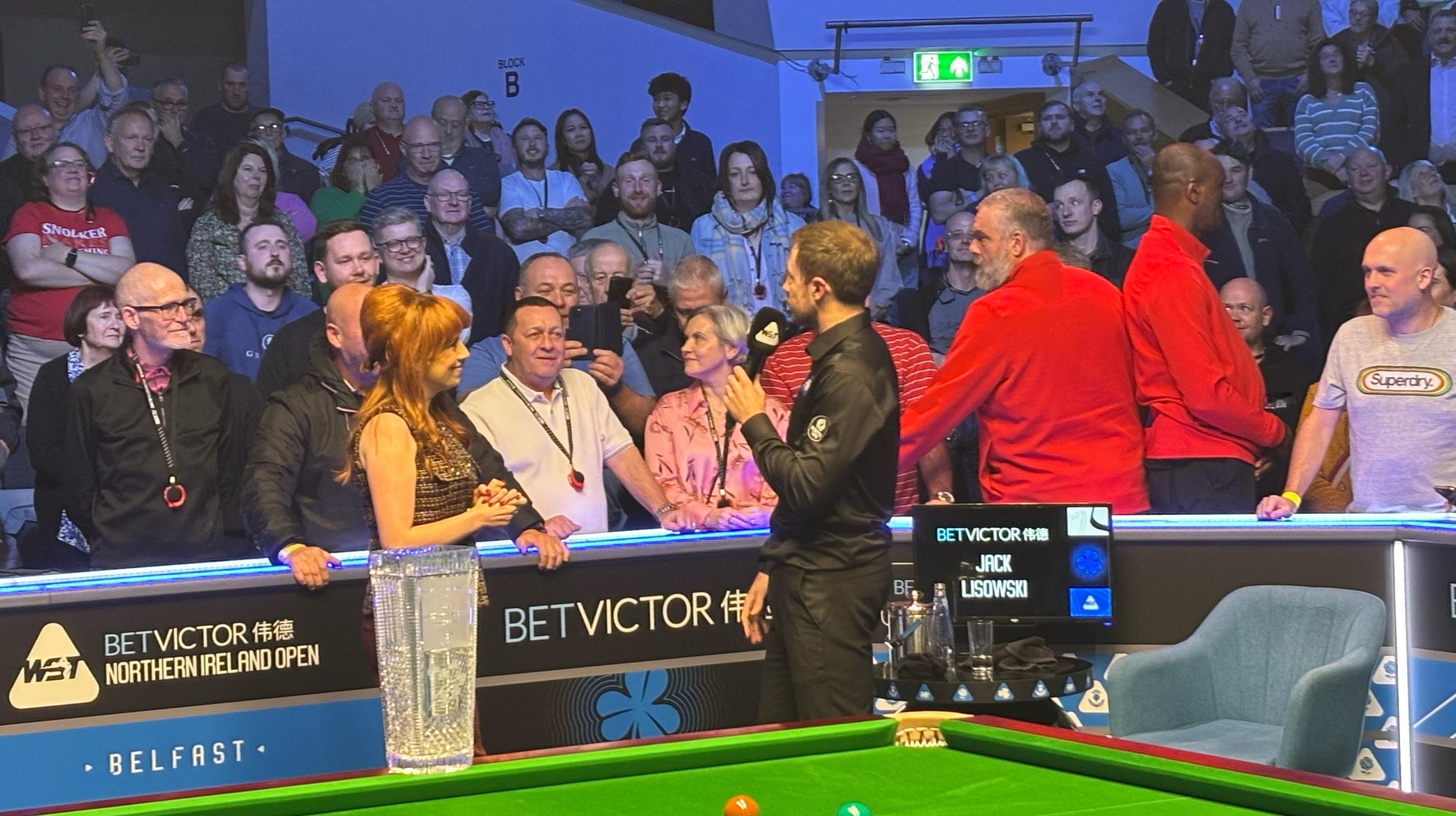 利索夫斯基夺生涯首冠 感人至深，小司机说自己今晚穿着年初过世老父亲的袜子参赛，“