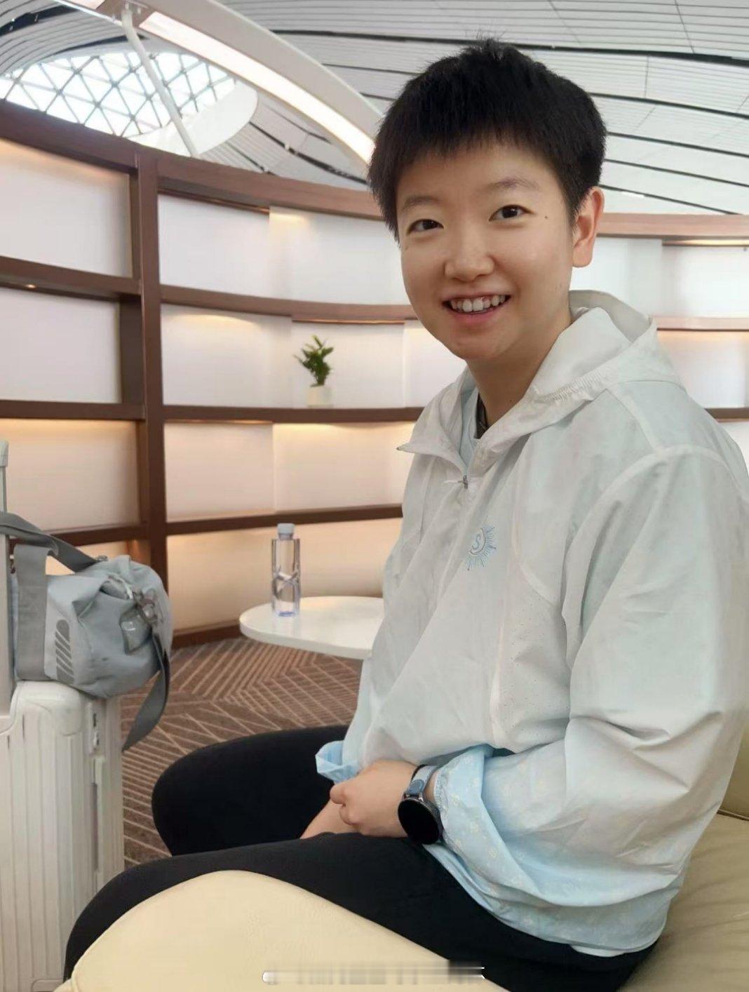 国乒出发多哈世乒赛孙颖莎 起落平安，一切顺利。 ​​​
