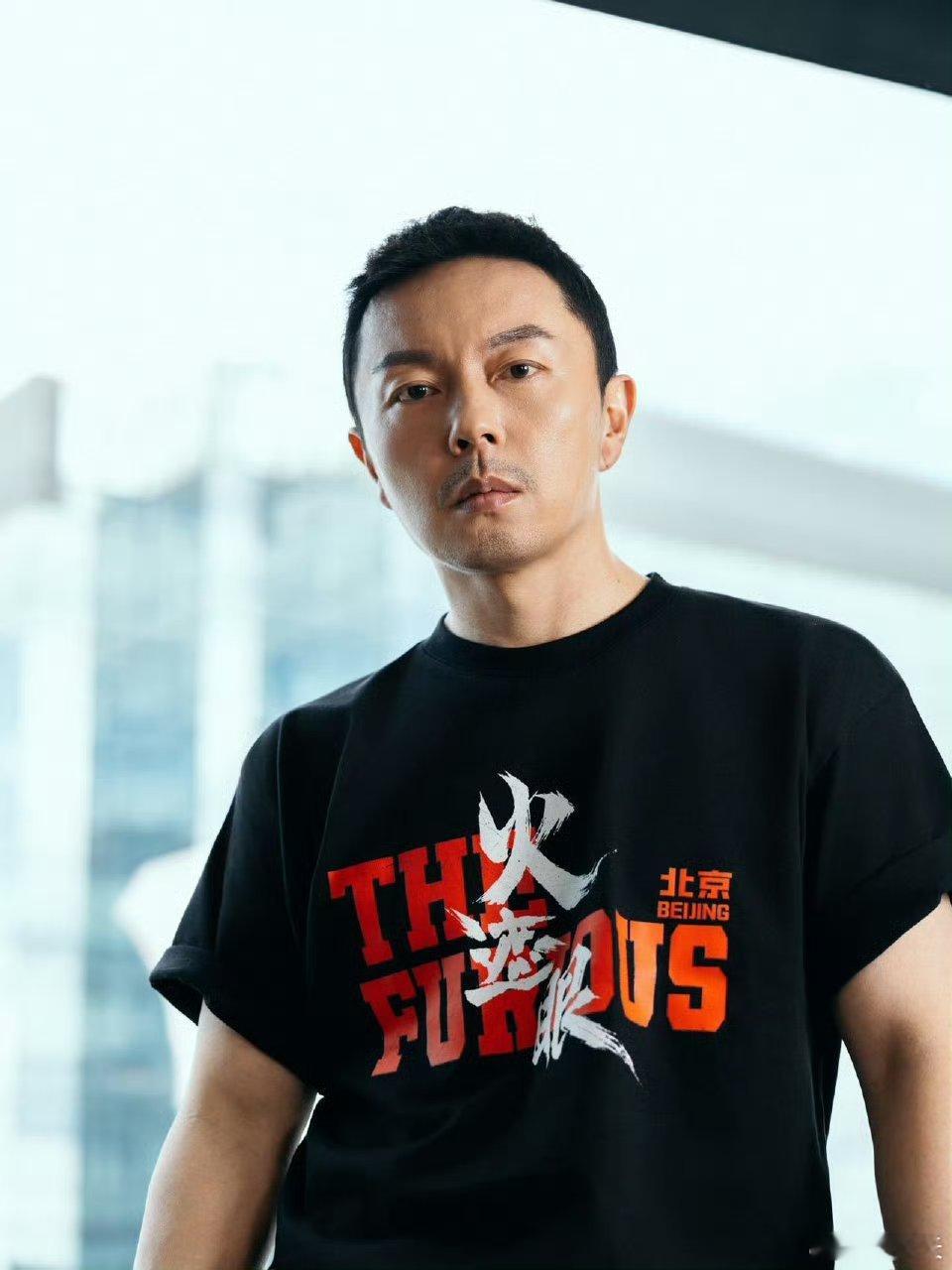 谢苗到了中年竟如此美味 谢苗在《火遮眼》太出彩了，全程无台词靠肢体和打戏撑起整个