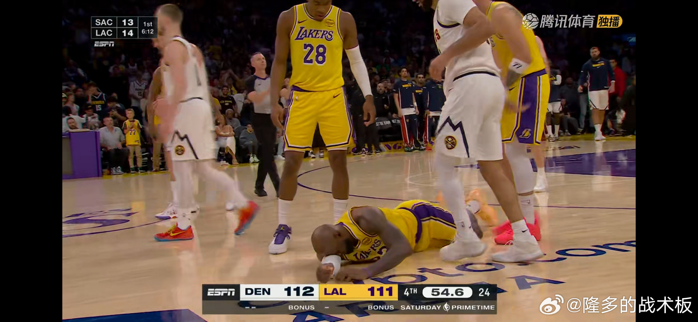 我靠，詹姆斯扑地抢球 