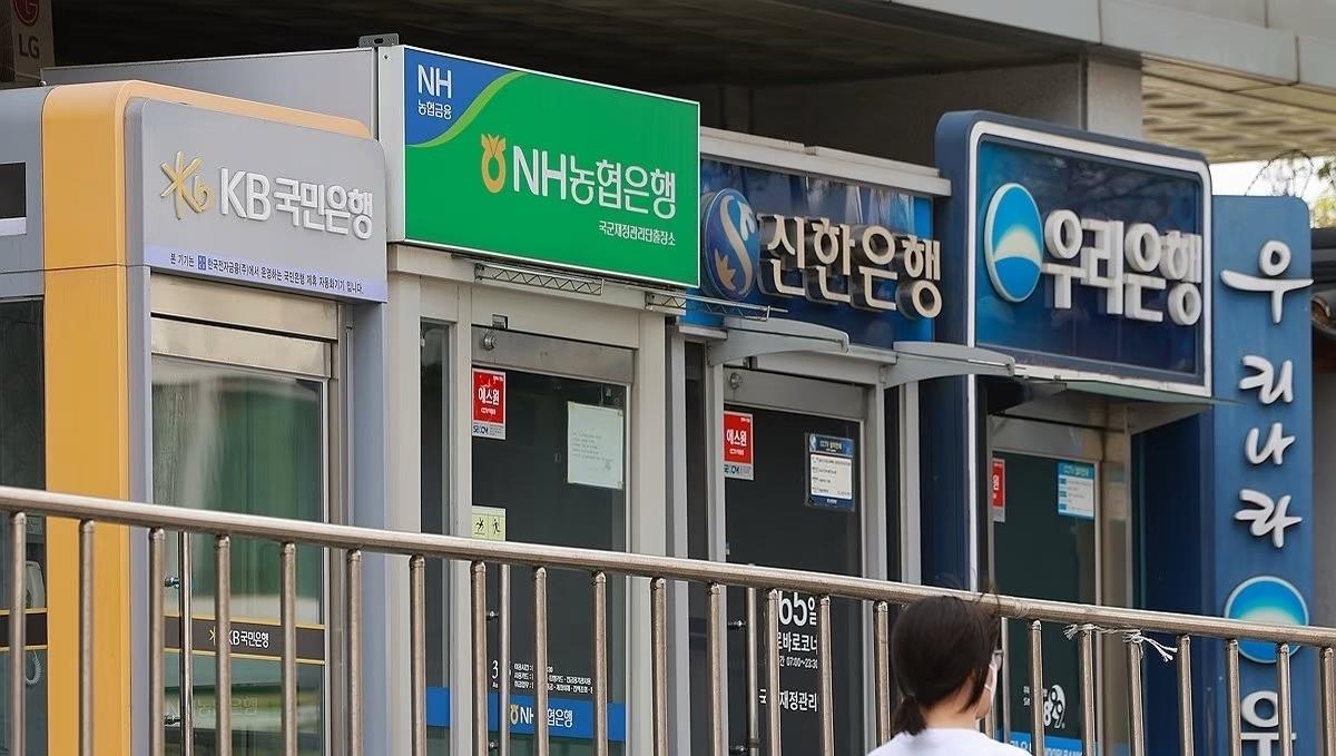两天熔断后韩国散户疯狂借钱入场

韩国股市这几天太刺激了，先跌超5%，再跌超8%