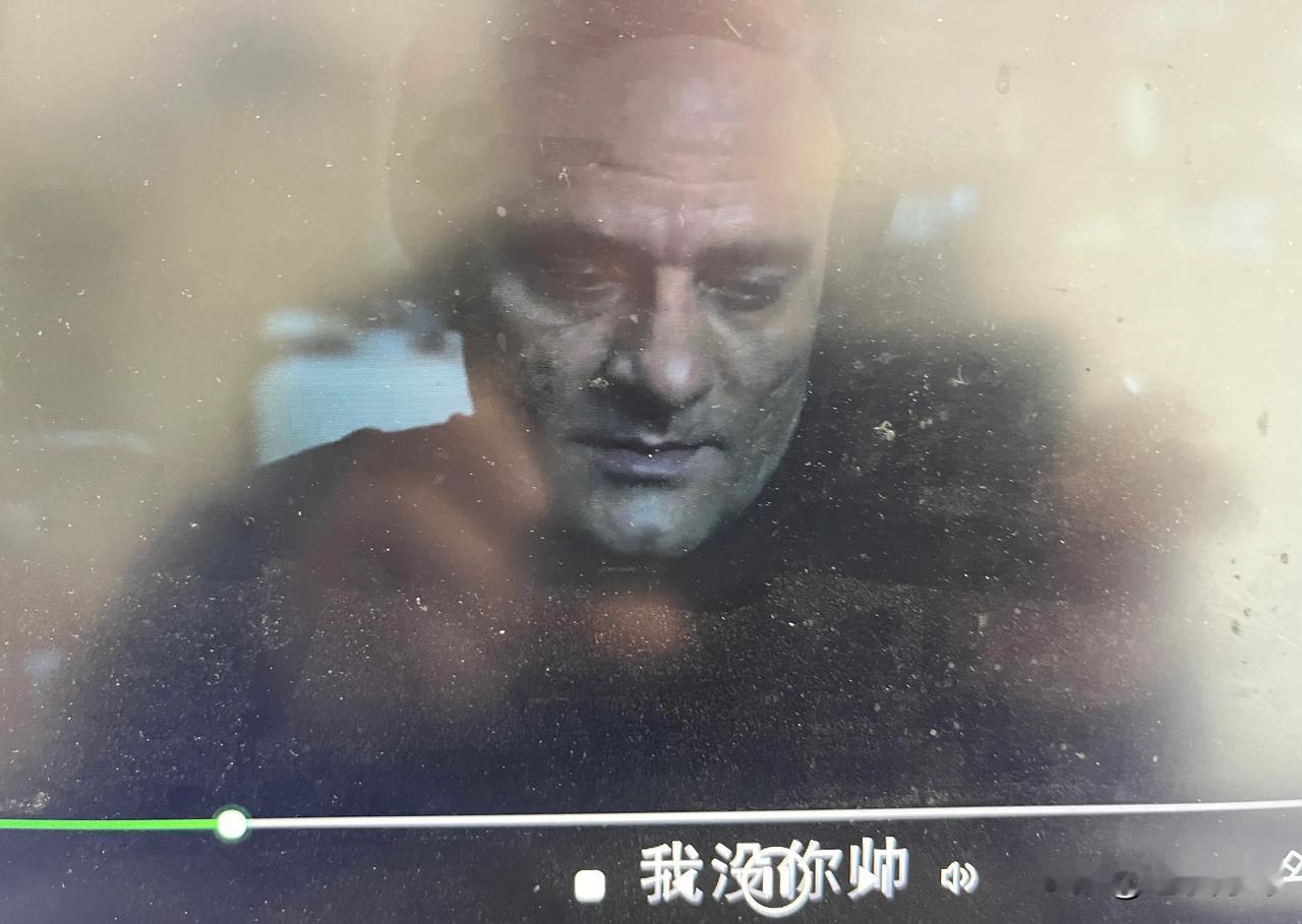 印度电影《嫌疑犯X的献身》中老师在对被害死的警察说“我没有你帅，但是我还活着”