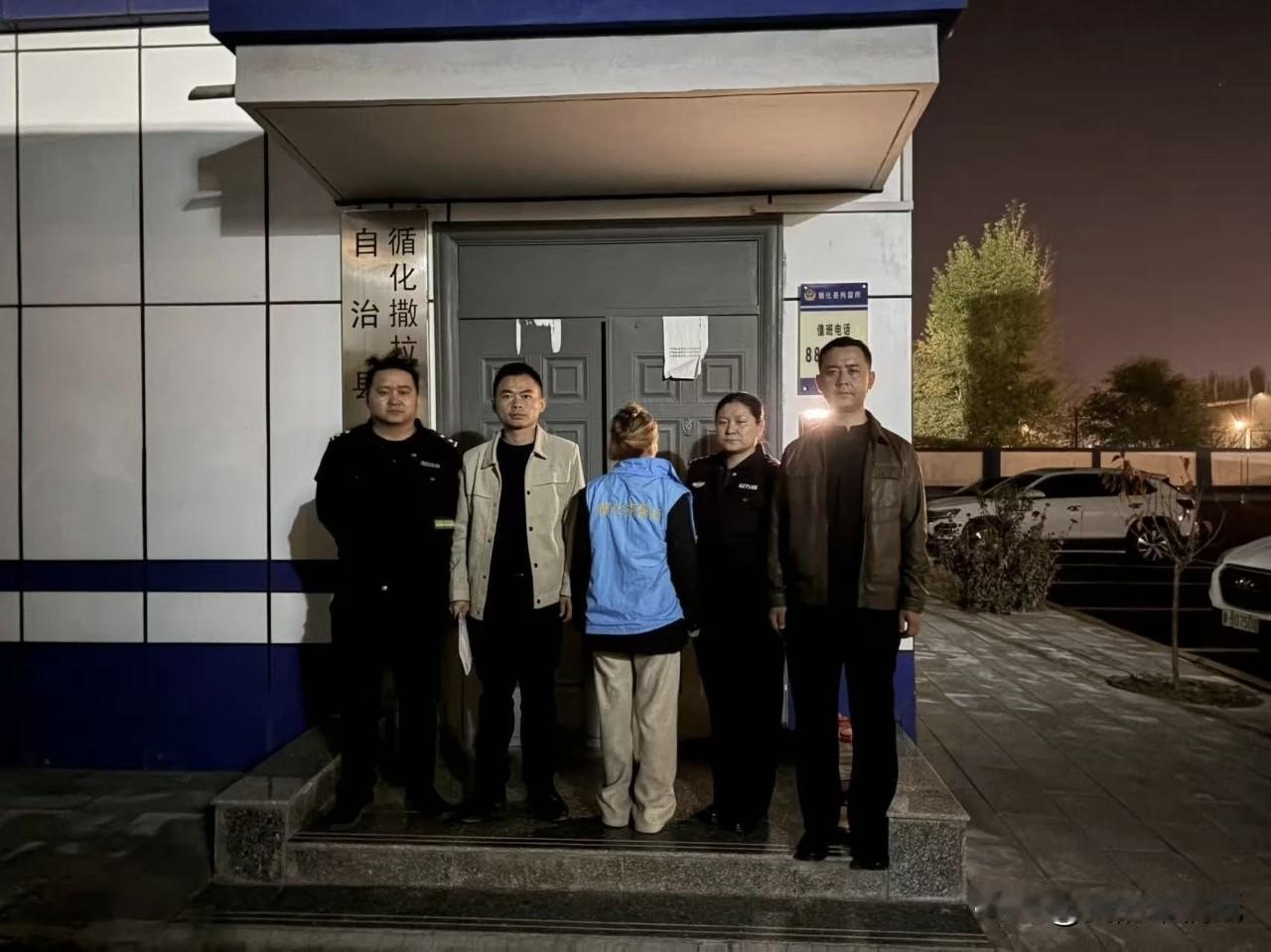 青海嚣张女子大闹派出所撒野，吐痰辱警，结果……

派出所里竟敢如此嚣张？ 青海循