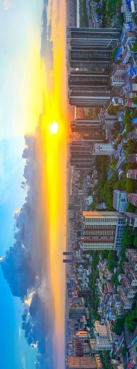 西下的夕阳，北去的湘江，最美不过六颐苑，夕阳红