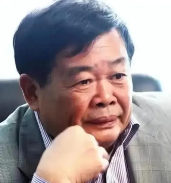 2015年，曹德旺拿出100万给一个小女孩换肾，可谁知，小女孩治愈后，却给曹德旺
