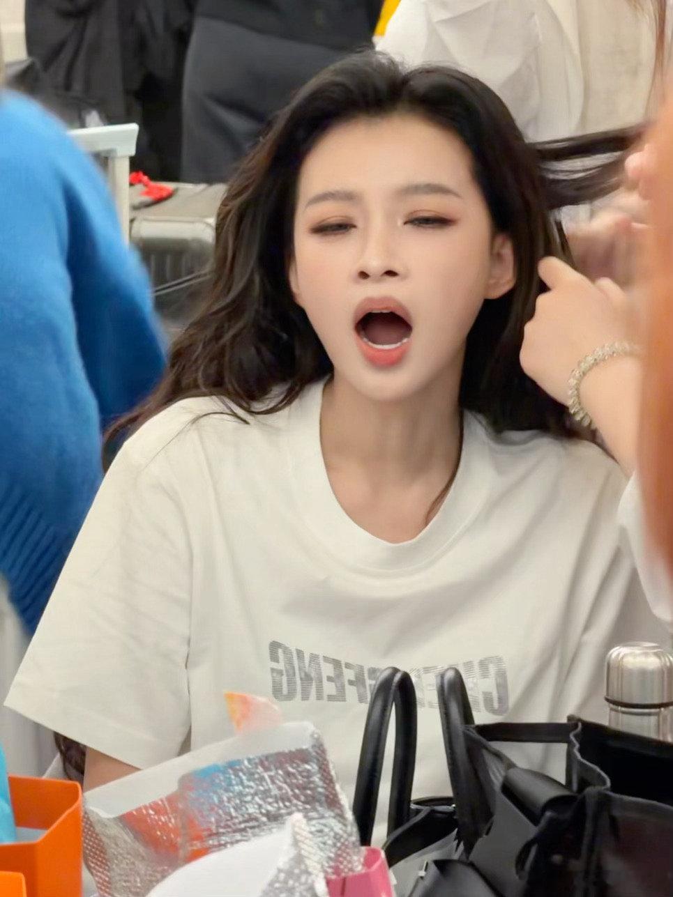 孙怡上课前vs上课后孙怡课前vs课后对比孙怡课前vs课后对比，这不就是我上课前后