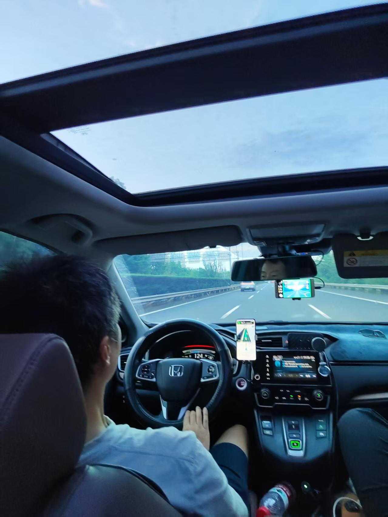 幸福之家出省游     一路顺风到理塘

自己的家庭，一定要经营成安乐窝，经营成