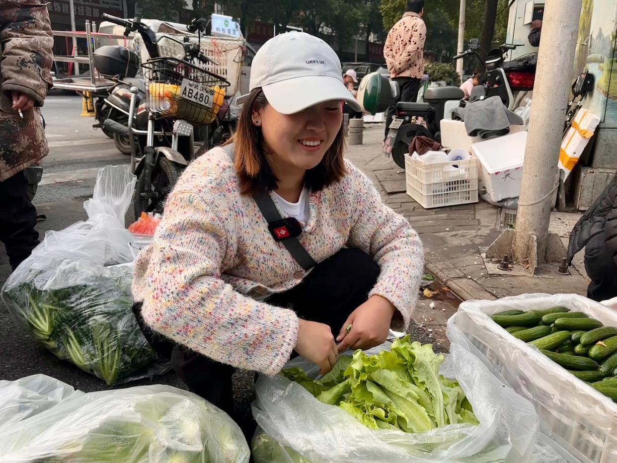 年轻人只爱“躺平”？这个00后女生用日销千元打破偏见！

最近，“年轻人不上班只