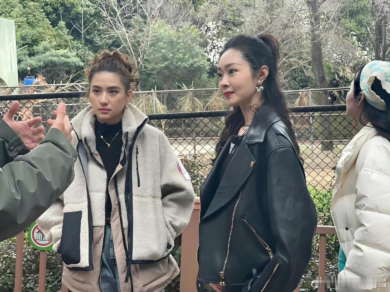 这大概就是豪门千金和明星的区别吧！ 