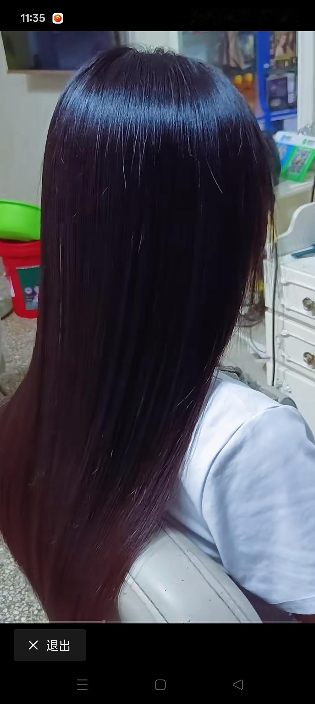 随拍美女背影这事儿，还挺有乐趣。有次我在商场闲逛，不经意间看到一个美女背影。她穿