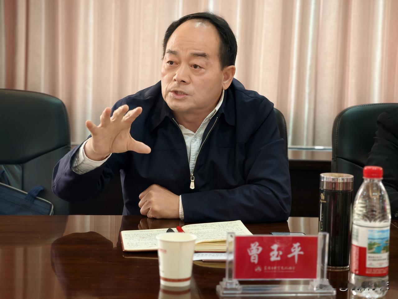 荆楚文化协会走进古襄阳酒业一杯楚酒讲活襄阳千年文脉

文/襄阳小沫

今天荆楚文