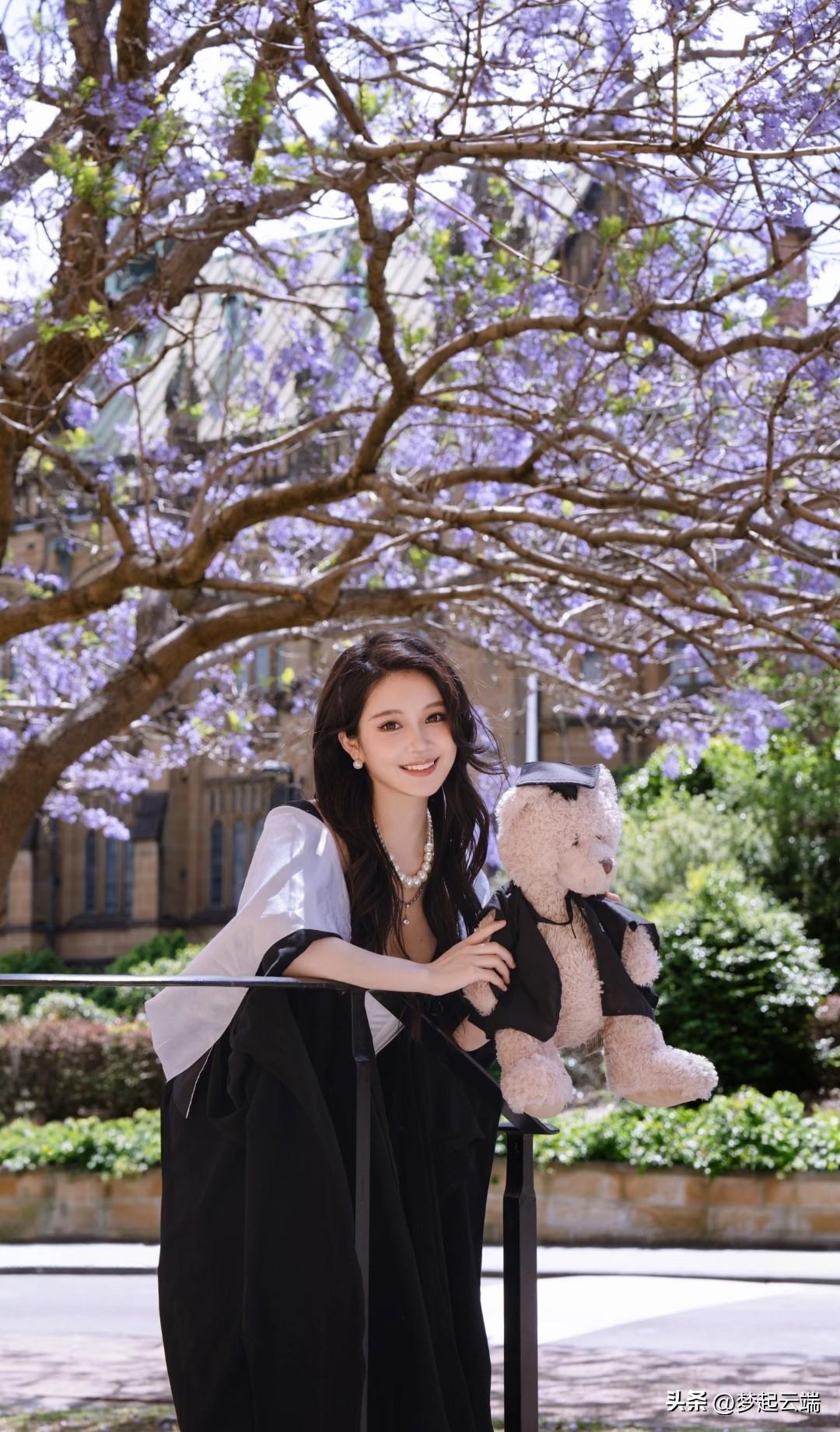 毕业季的甜美瞬间，与小熊一起庆祝🎓💕