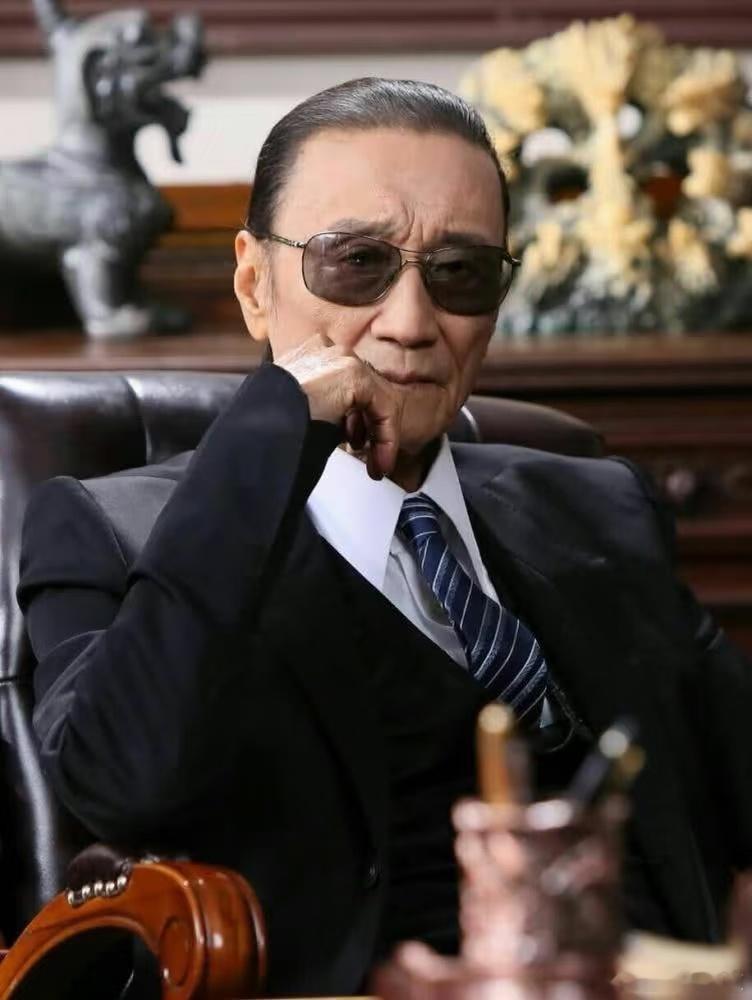 谢贤初恋嘉玲 十二年感情没能走到最后，分开后互不诋毁，老一辈的体面真的学不来。谢