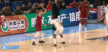 哪怕裁判吹古德温假摔，山西男篮主帅潘江可能都不会这么生气。
希望山西男篮客场拿下