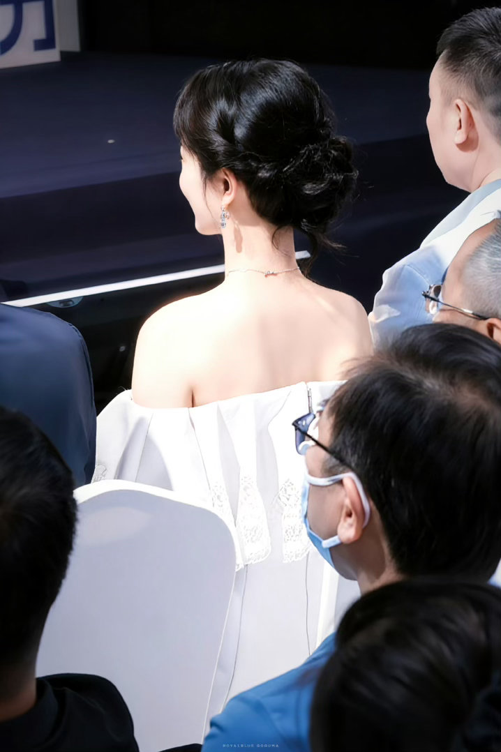 杨紫  yz杨紫董竹君 yz杨紫玉兰花开君再来 人生不只有诗与远方，还有眼前的苟
