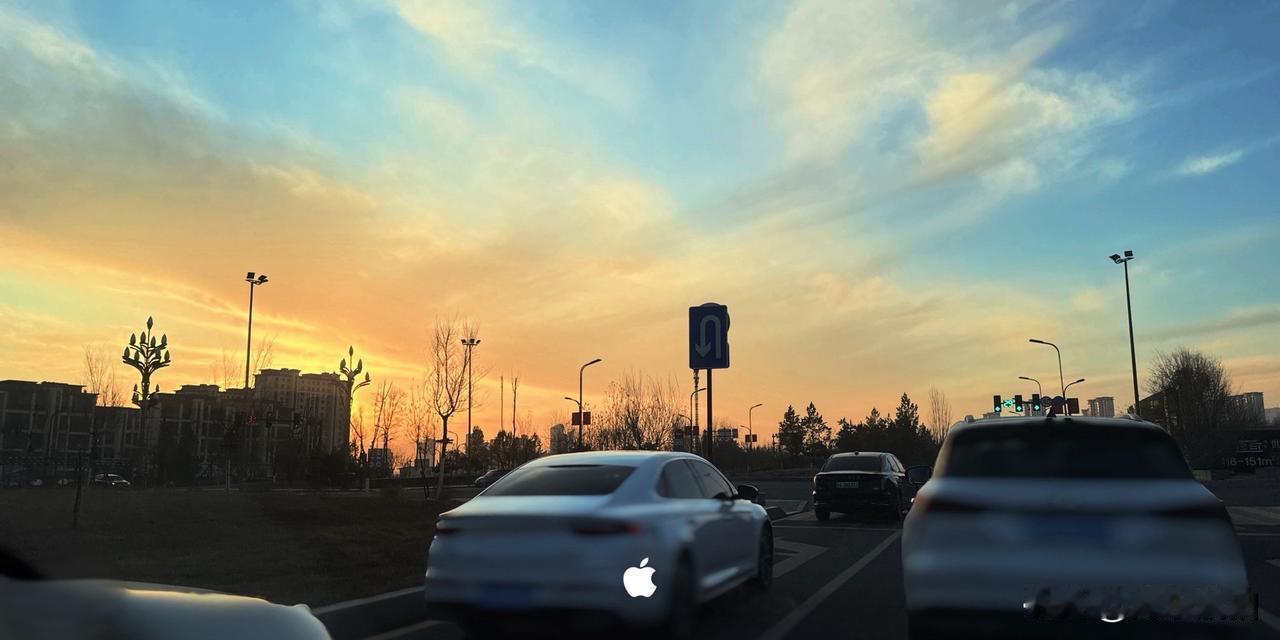 一张照片展示城市的暮色