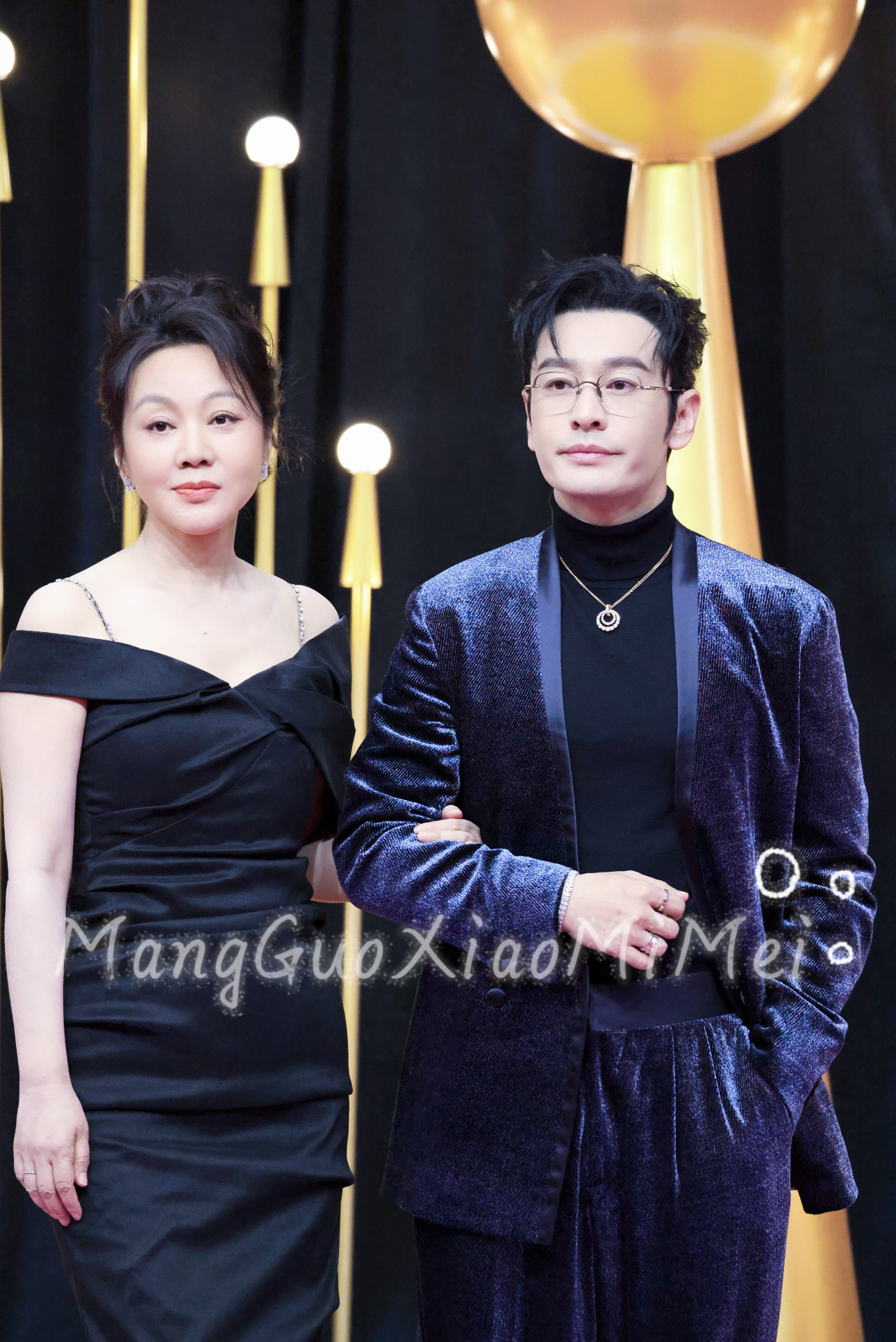 表格是有什么心事吗 哈哈哈哈哈哈 