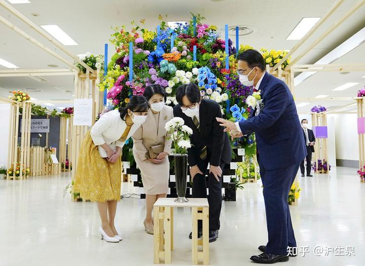 日本皇位两性之争正是日本复活军国主义之争
日本现行法律只允许父系男性继承皇位，德