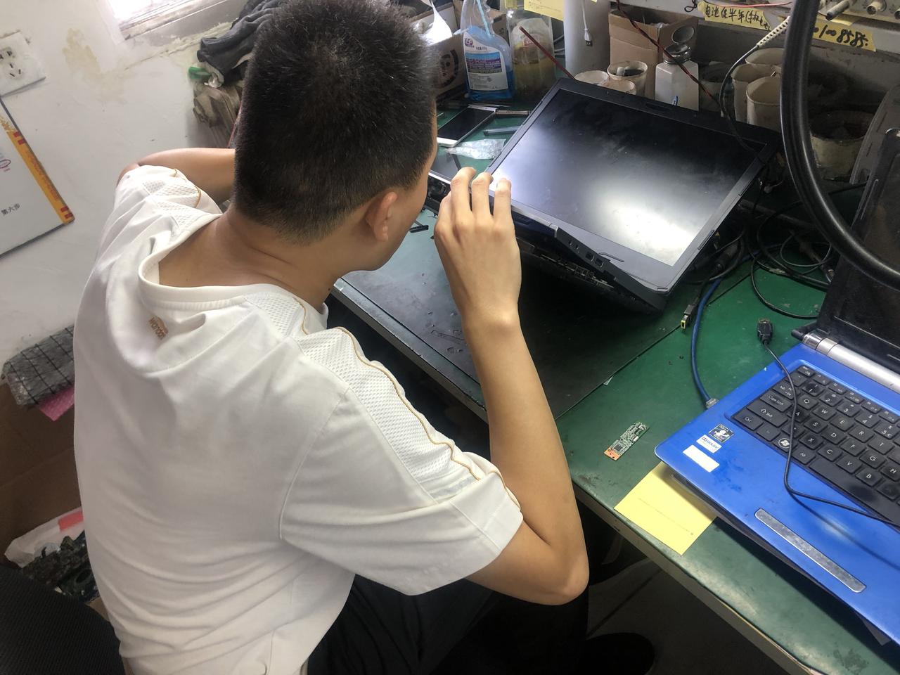 这场引发热议的电脑天价维修争议，经记者跟进、市场监管部门介入调解后，终于圆满落幕