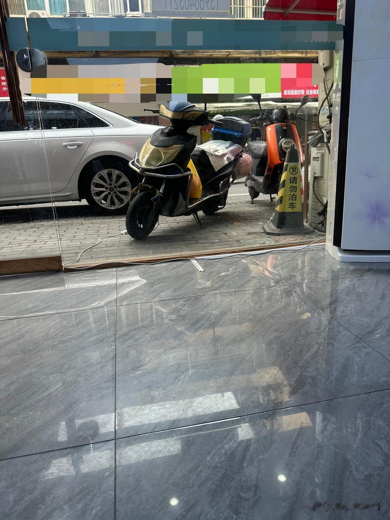 快要下班了，才发现自己忘了一件“大事儿”。自己居然没有给小电驴充电。

4点20