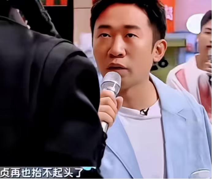 杨紫：“讲一个能把我逗笑的笑话。”

杨迪：“许仙买了一顶帽子送给白素贞，为什么