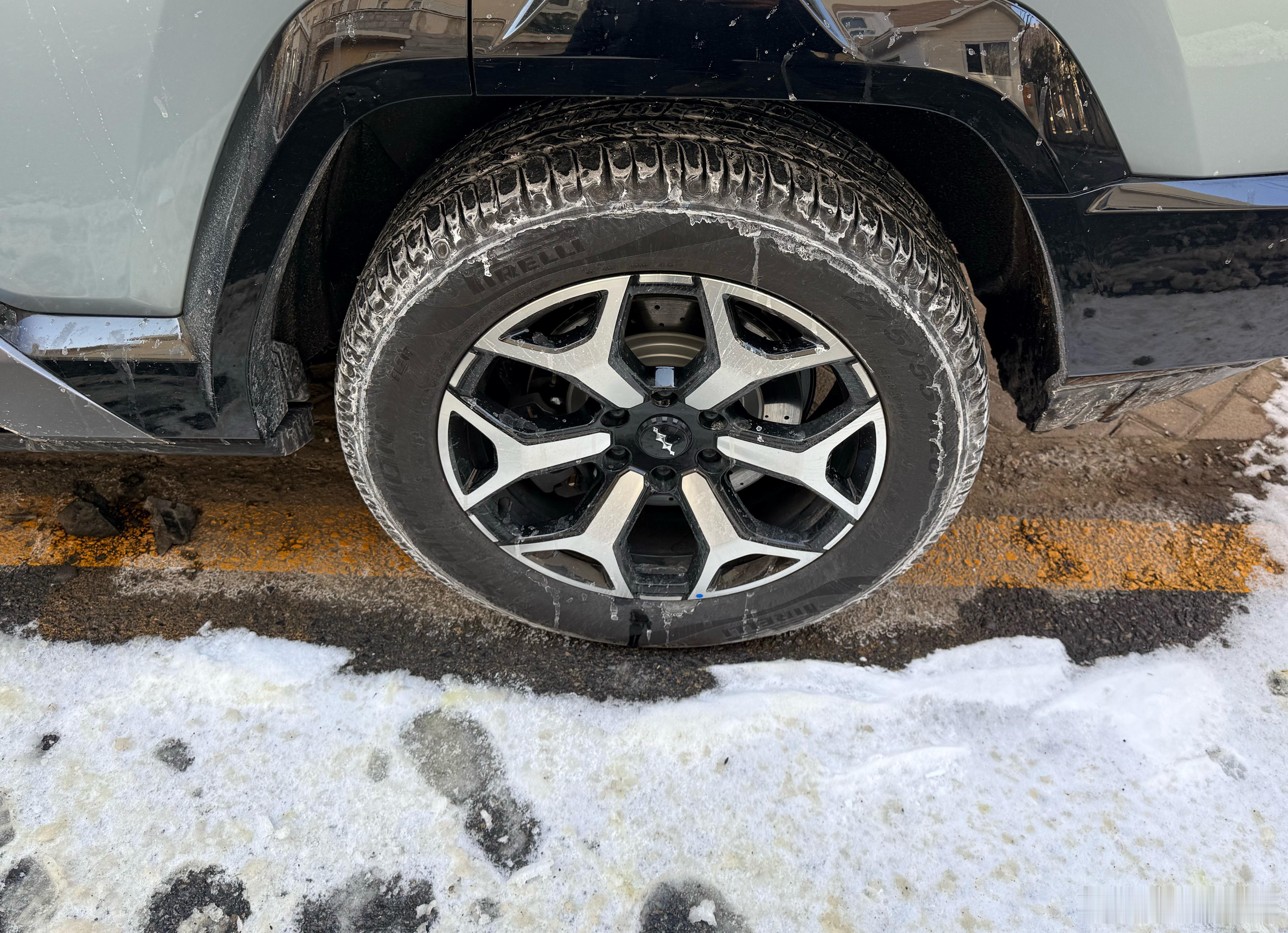 我听有人说不让撒融雪剂了，这不就是融雪剂吗？ 