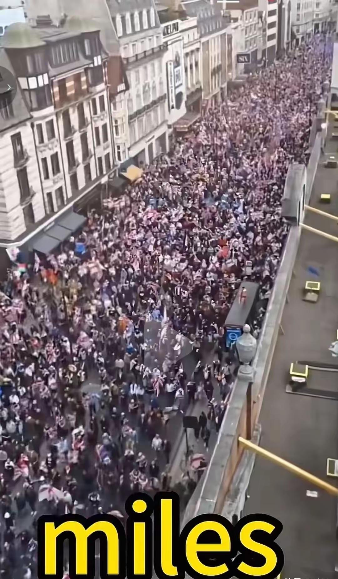 英国开始大游行了，导火索就是那个18岁白人大学生被印度裔锡克族人给5刀捅死，还被