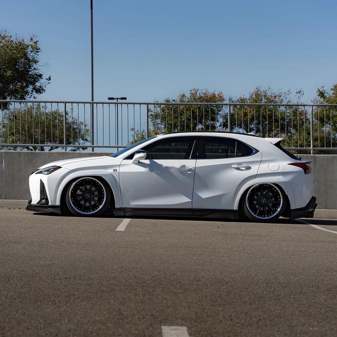 趴下来就变成两厢车了😅 